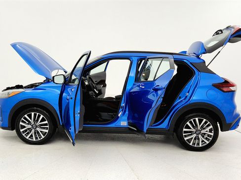 Used 2024 Nissan Kicks SR image 9