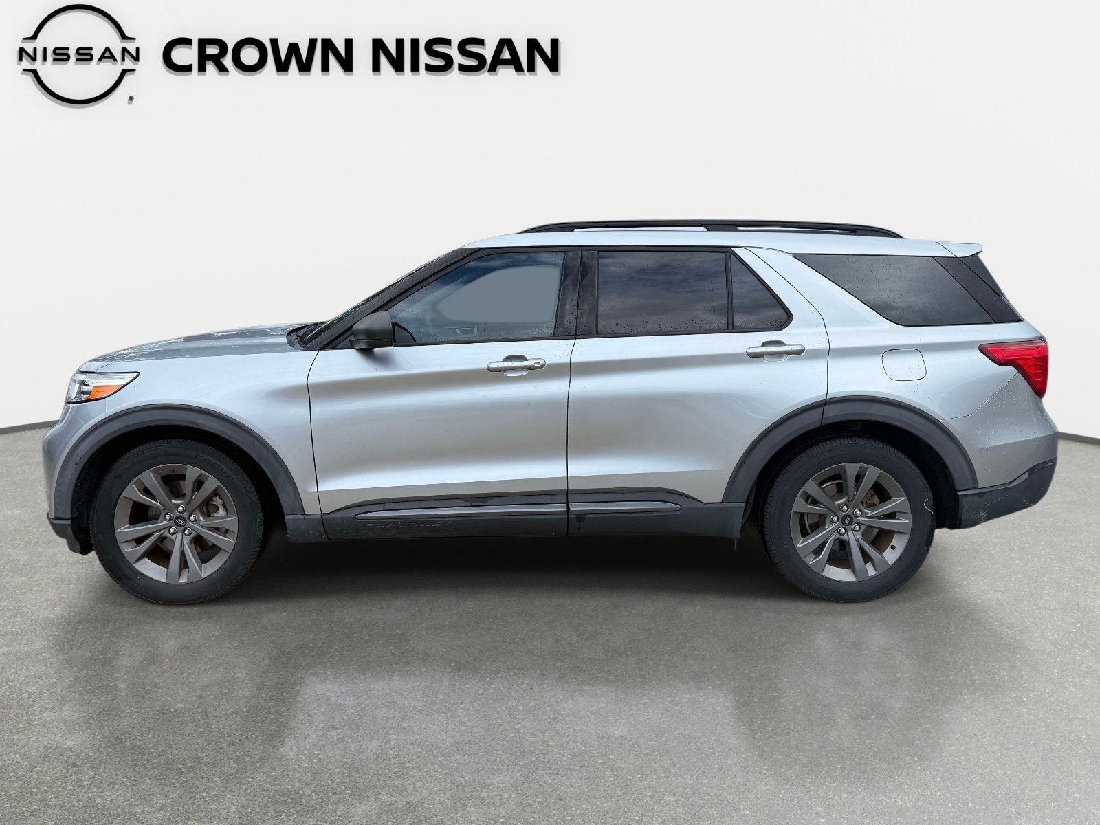 Used 2021 Ford Explorer XLT w/ Equipment Group 202A RWD image 4