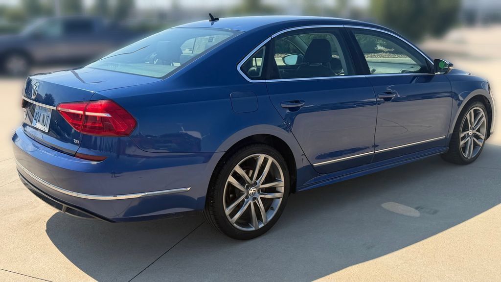 Used 2016 Volkswagen Passat 1.8T R-Line FWD image 5