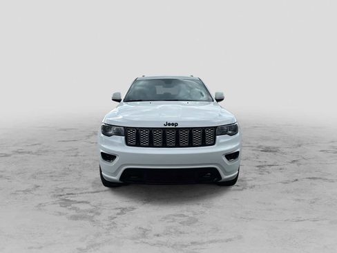 Used 2020 Jeep Grand Cherokee Altitude AWD/4WD image 3