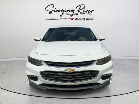 Used 2018 Chevrolet Malibu LT FWD image 2