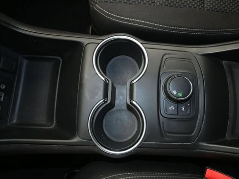 Used 2024 GMC Terrain SLE FWD image 18