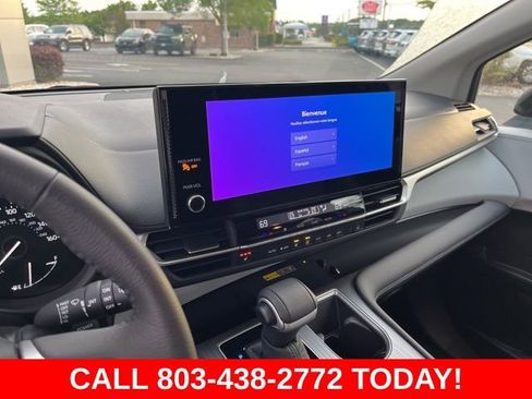 Used 2025 Toyota Sienna XLE FWD image 23