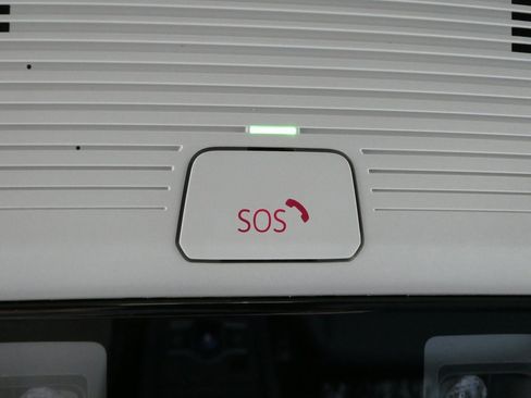 New 2025 Volkswagen Tiguan SE image 17