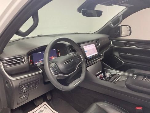 Used 2023 Jeep Wagoneer L 4WD w/ Premium Group I image 13