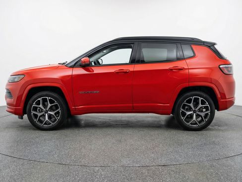 Used 2025 Jeep Compass Limited AWD/4WD image 5