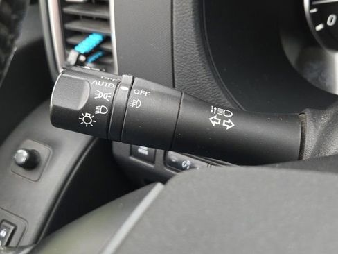Used 2022 Nissan Frontier SV AWD/4WD image 33