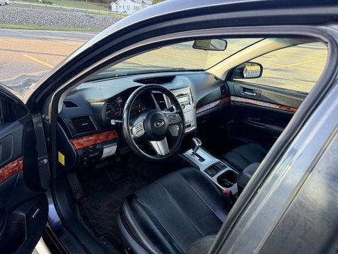 Used 2011 Subaru Legacy 2.5i Limited image 9