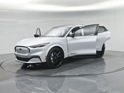 Used 2021 Ford Mustang Mach-E Premium image 31