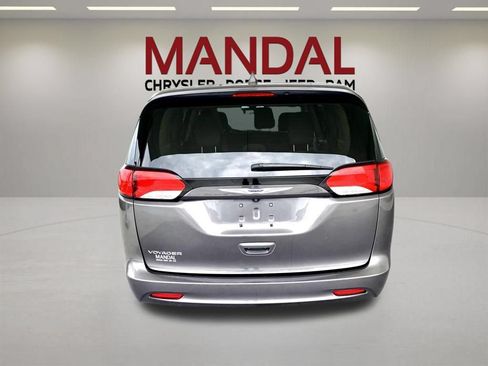 Used 2020 Chrysler Voyager L FWD image 6