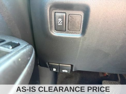 Used 2017 Nissan Versa SV FWD image 22