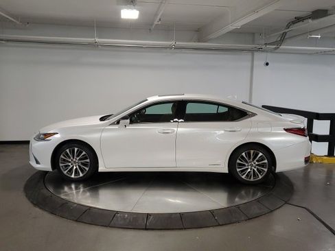 Used 2021 Lexus ES 300h w/ Premium Package image 5