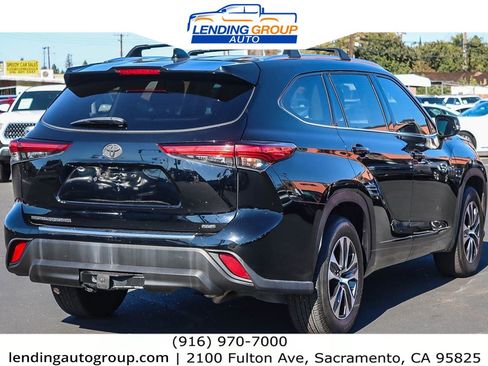 Used 2021 Toyota Highlander XLE image 11