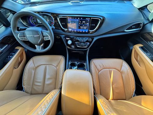 Used 2023 Chrysler Pacifica Pinnacle image 14