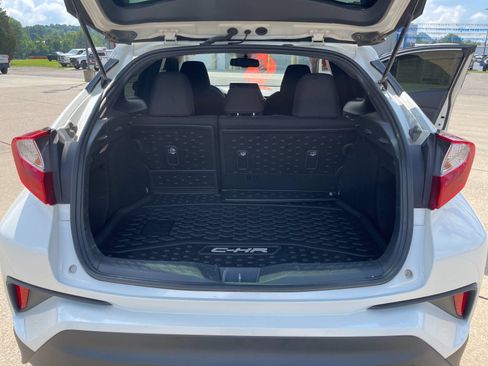 Used 2019 Toyota C-HR XLE FWD image 16