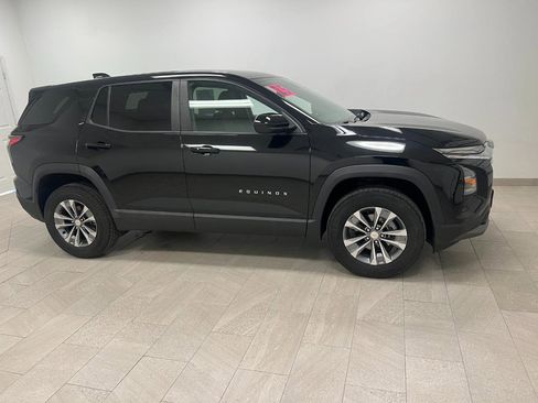 Used 2025 Chevrolet Equinox LT image 3