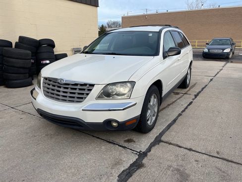 Used 2004 Chrysler Pacifica 2WD w/ Cargo Convenience Group image 2