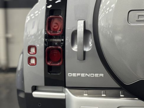 Used 2023 Land Rover Defender 110 S image 14