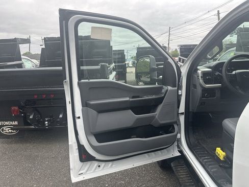 New 2025 Ford F550 XL 4x4 w/ XL Chrome Package image 12
