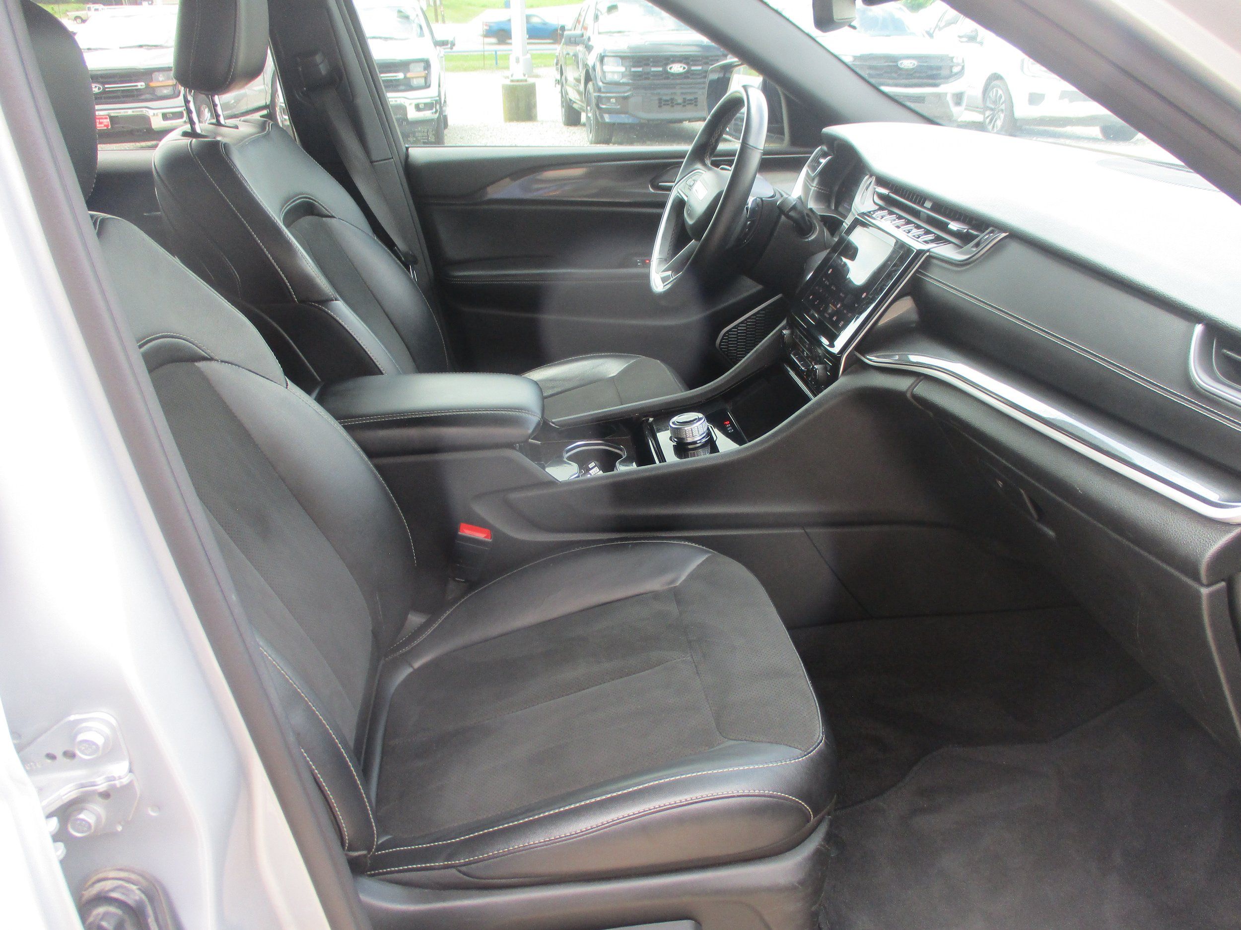 Used 2021 Jeep Grand Cherokee L Laredo AWD/4WD image 11