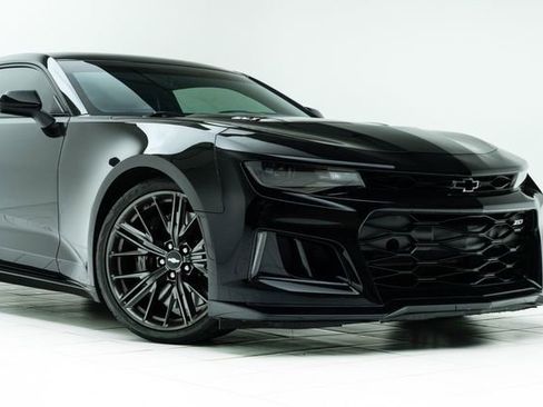 Used 2018 Chevrolet Camaro ZL1 image 4