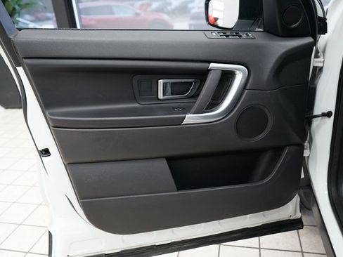 Used 2018 Land Rover Discovery Sport SE image 22