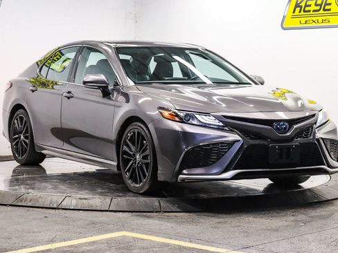 Used 2023 Toyota Camry XSE FWD image 5