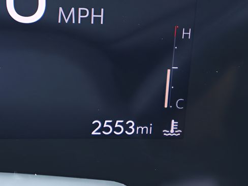 Used 2025 Buick Envista Avenir FWD image 2
