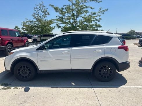 Used 2015 Toyota RAV4 LE AWD/4WD image 2