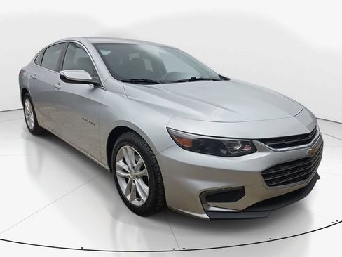Used 2018 Chevrolet Malibu LT FWD image 4