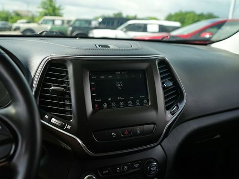 Used 2021 Jeep Cherokee Latitude Plus AWD/4WD image 13