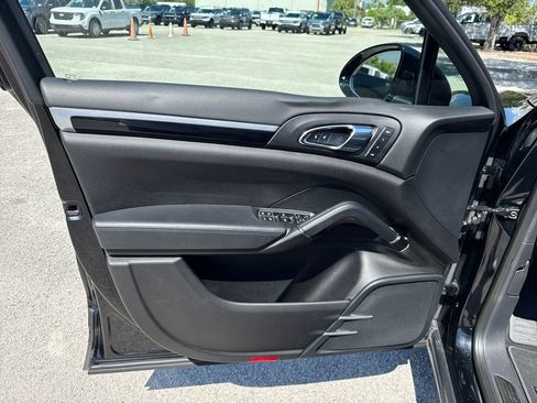 Used 2016 Porsche Cayenne AWD/4WD image 13