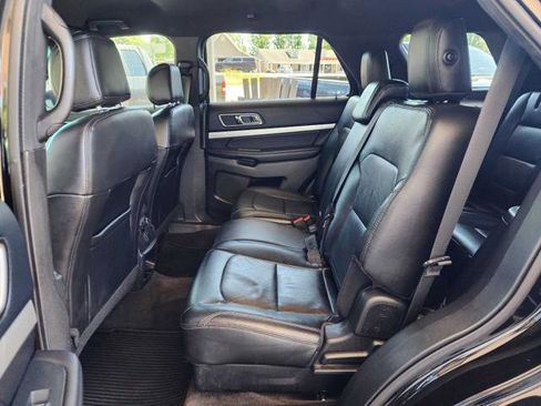 Used 2016 Ford Explorer XLT w/ Equipment Group 202A AWD/4WD image 13