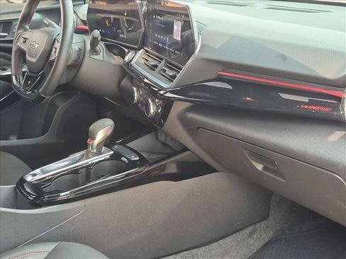 Used 2024 Chevrolet Trax RS w/ Sunroof Package FWD image 21