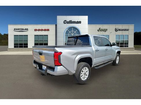 Used 2024 Toyota Tacoma SR5 w/ SR5 Upgrade Package AWD/4WD image 3
