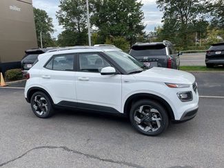 New 2025 Hyundai Venue SEL video 2