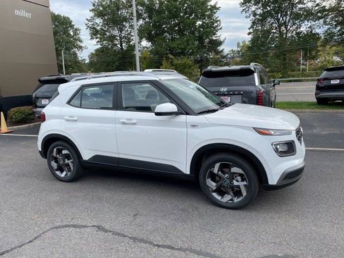 New 2025 Hyundai Venue SEL image 2