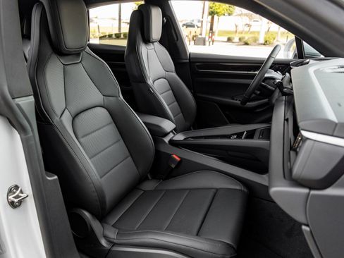 Certified 2026 Porsche Macan 4 Electric AWD/4WD image 43