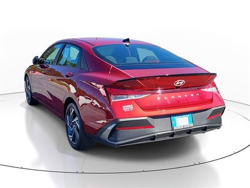 Used 2025 Hyundai Elantra Sport image 4