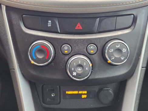 Used 2022 Chevrolet Trax LS w/ Tint and Cruise Package FWD image 19