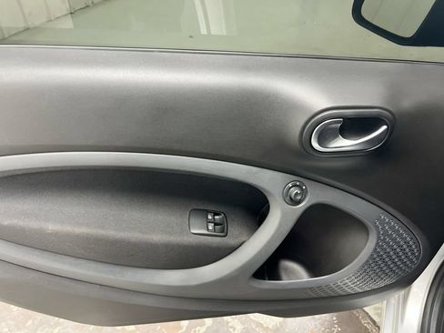 Used 2016 smart fortwo Prime RWD image 18