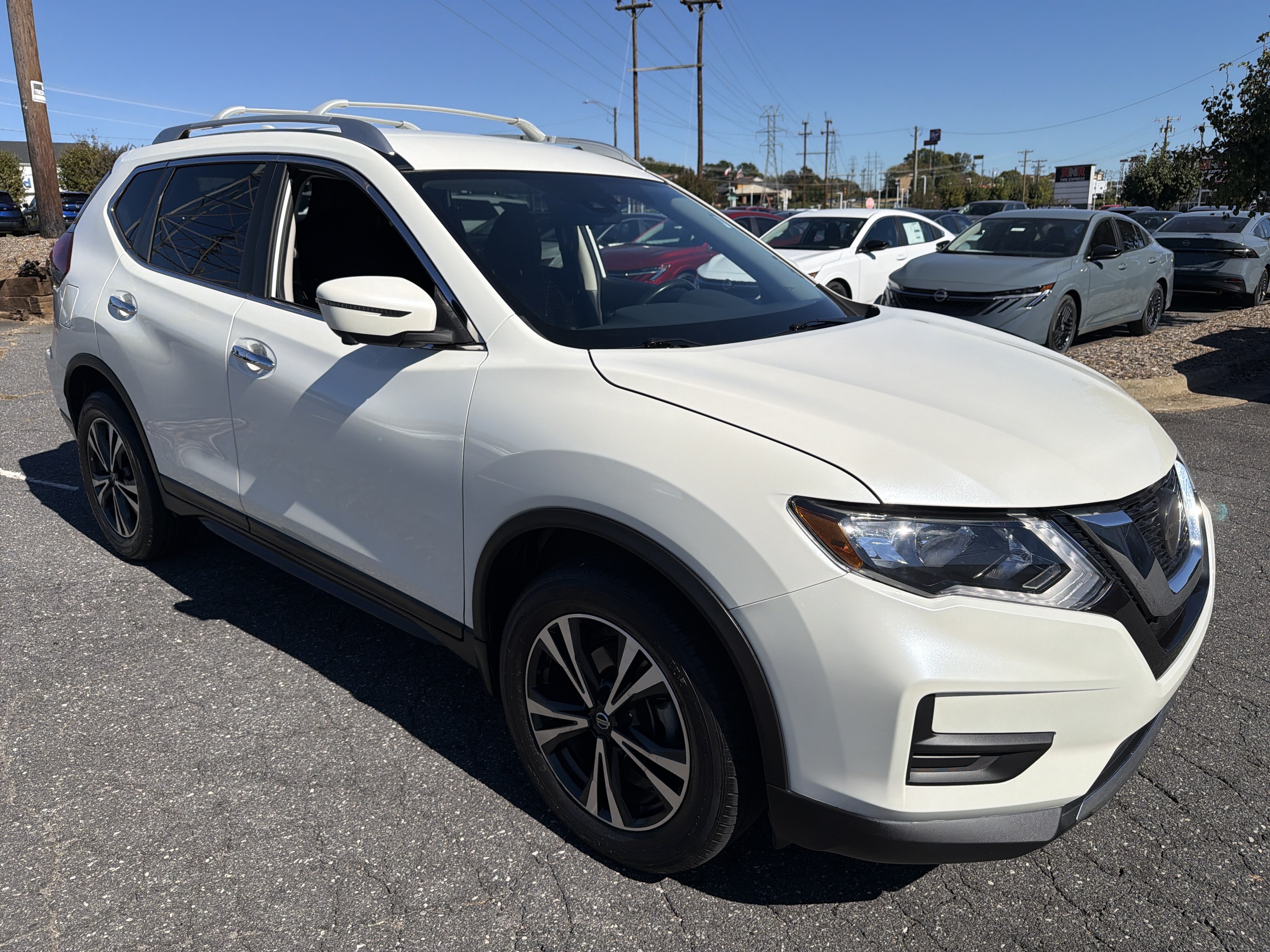 Used 2019 Nissan Rogue SV w/ Premium Package AWD/4WD image 3