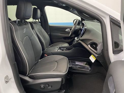 New 2026 Chrysler Pacifica Limited w/ S Appearance Package image 34