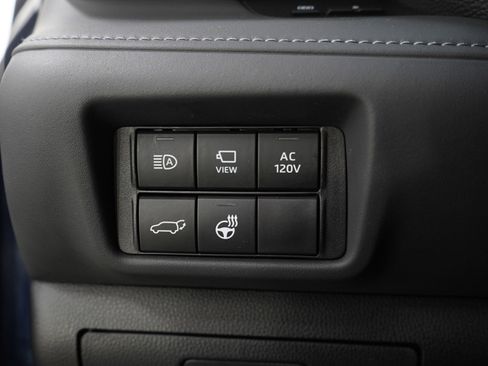 Used 2025 Toyota Highlander Platinum image 28