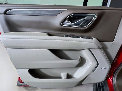 Used 2023 GMC Yukon SLT w/ SLT Luxury Package image 32