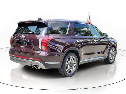 Used 2024 Hyundai Palisade SEL w/ Premium Package FWD image 3