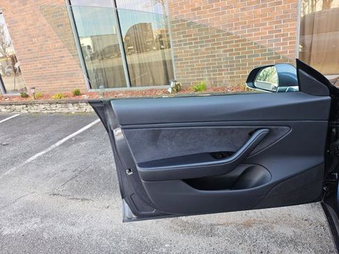 Used 2018 Tesla Model 3 Long Range image 32