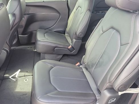 New 2026 Chrysler Pacifica Select w/ S Appearance Package image 10