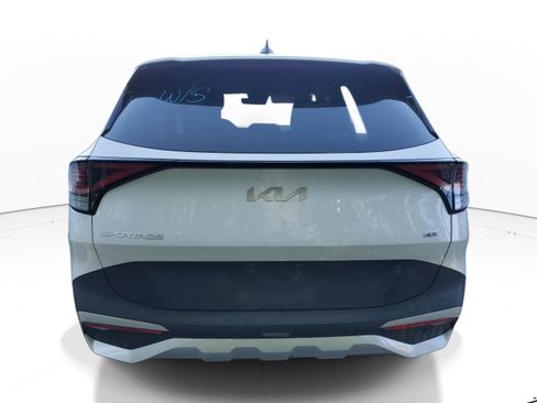 Used 2025 Kia Sportage LX image 9