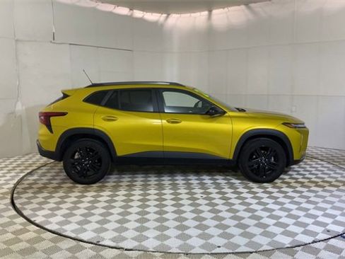 Used 2024 Chevrolet Trax ACTIV w/ Sunroof Package image 9